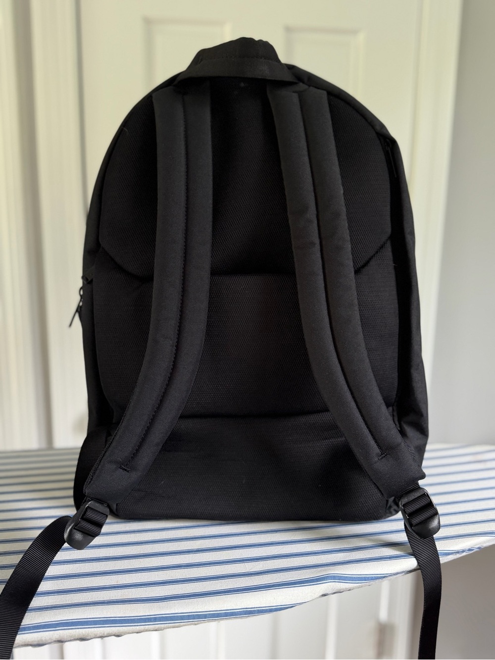 Brand New AWAY Active Backpack  with Travel Sleeve and Tech Organization - Picture 9 of 11